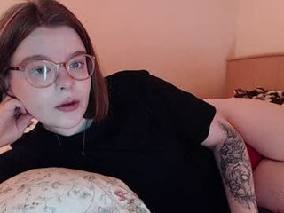 chmiri 19 y. o. redhead cam girl with hairy pussy waiting for her prince online