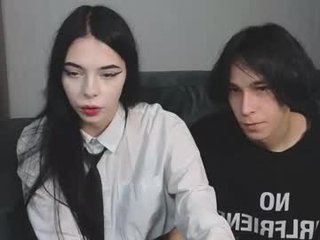 gothicxz 18 y. o. teenage cam girl plays with her ass hole