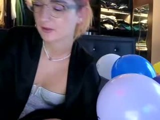 purplerainn69 20 y. o. naked teen cam babe loves kiss, licked slits and pink clits on a sex cam