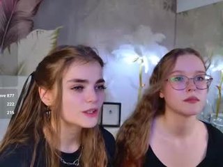 sophiesuvi 21 y. o. smoking cam girl in the chatroom