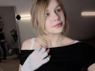 glitchyangel 20 y. o. teen cam babe wants to be fucked online as hard as possible