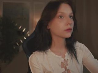claire_bennett 18 y. o. 