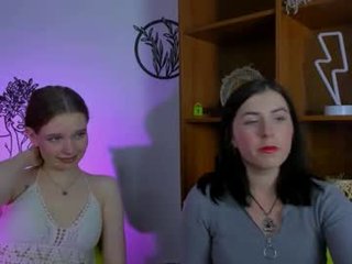daisy_cool 19 y. o. teen cam girl plays with her tight pussy
