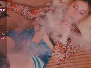 eva_gloss 24 y. o. domina cam babe loves plays with her pussy on camera