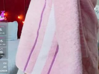 beautifulskinny18 19 y. o. naked cam babe getting wet only online