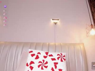 zuzu_sweet 24 y. o. spanish cam babe wants her asshole humped on camera