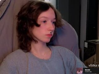 fran_bow 18 y. o. petite english