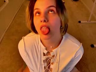 true_voice 19 y. o. teenage cam girl plays with her ass hole
