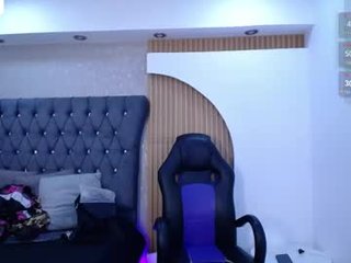 caro_fisher 25 y. o. cam babe likes squirting after getting pleasure from masturbation