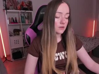 lil_happiness 20 y. o. redhead cam girl enjoys her loved ohmibod online