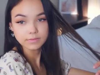 beauty_ful 18 y. o. petite beauty