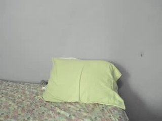 idontlikebeingalone 31 y. o. cam girl squirting online in the chatroom