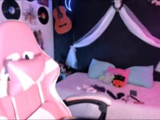 the_kitty_roxy 0 y. o. cam babe presents squirting with vibrating legs online