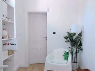 eleonora_linn_ 21 y. o. teenage cam girl plays with her ass hole