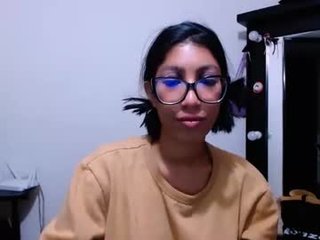 eren_mikasa 0 y. o. smoking cam girl in the chatroom