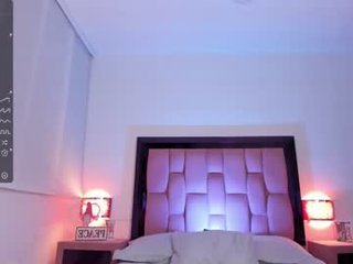 samantha_rogerss 19 y. o. latina teen cam babe plays with her soaked hole online
