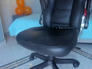 charlotte__grey 22 y. o. spanish cam babe rubs her hairy pussy nice on camera