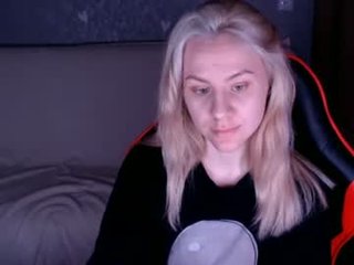 baby_kitte 99 y. o. cam girl presents anal squirting online