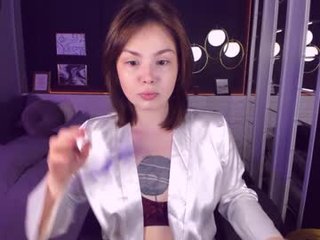 maya_muse 18 y. o. teen cam babe in lingerie enjoys erotic live sex online