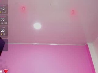 rousefox1 22 y. o. big tits cam babe is curious about squirting techniques