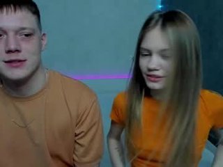 do_dick 19 y. o. teen cam babe in lingerie enjoys erotic live sex online