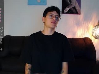 dass_roman 18 y. o. teen cam girl wants to give you a gift hairy online