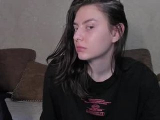 muuur_love 19 y. o. teen couple with sensual moans filling the chatroom