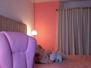dakota_clark 19 y. o. cam babe from deep penetration gets very wet pussy online