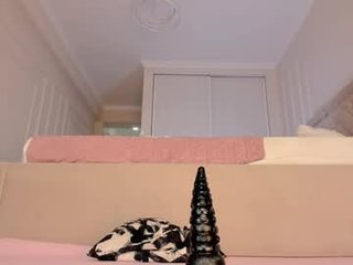 lori_leen 25 y. o. cam girl presents anal squirting online