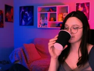 emma_hazell 0 y. o. cam babe with small tits wants dirty live sex