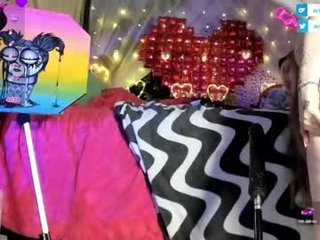 artsyheartsyy 25 y. o. domina cam babe loves her wet pussy sodomized on camera