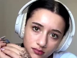 merrillnoorigian 18 y. o. 