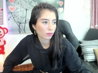 charlote_horny 21 y. o. cam babe fucks her wet pussy with a ohmibod on camera