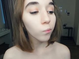 reed_lips 18 y. o. teenage cam girl plays with her ass hole