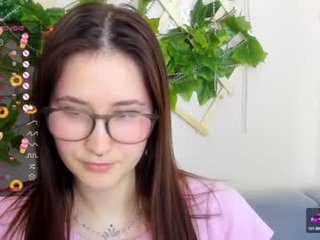 manyflip 18 y. o. cam babe fucks her wet pussy with a ohmibod on camera