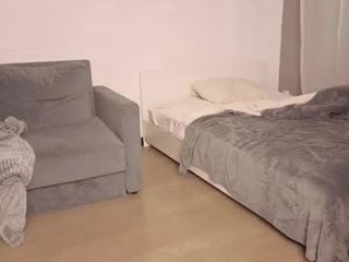 ashley_urban 24 y. o. redheaded cam vixen with the body of a porn star loves submissive guy online