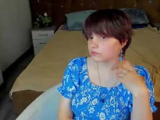 tara_cashews 19 y. o. teen cam girl plays with her tight pussy