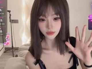 sunflowerbbb 19 y. o. asian teen cam babe plays with her ass hole