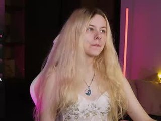 agnesscarterr 18 y. o. horny cam babe - her special appeal is wet little pussy and naked body 