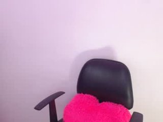 renata_ruiz 27 y. o. latina cam girl pleasing her tight pussy with a sex toy