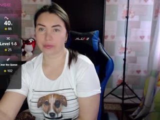 ohnata 35 y. o. domina cam babe loves her wet pussy sodomized on camera