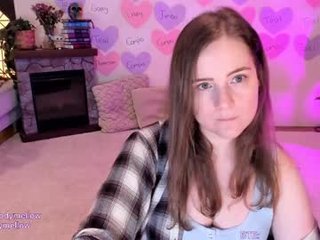 in_tune 24 y. o. hot flirt brunette