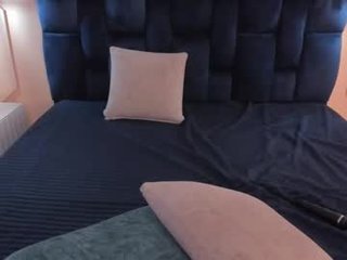 yazmin_rouse 19 y. o. teen cam babe sucking man's cock and stuffing it to her cunt