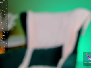 norma_hoffman 18 y. o. teenage cam girl plays with her ass hole