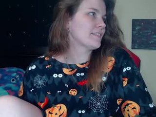 toxiclilly 0 y. o. cam babe gets her pussy penetrated hard