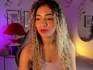 isa_____ 21 y. o. spanish cam babe llows her boyfriend to fuck her properly on camera