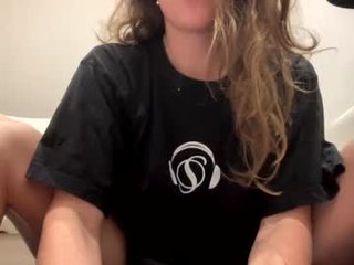 alexa__talkdirtytome 23 y. o. big tits cam babe is curious about squirting techniques