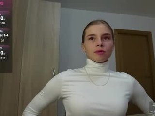 roxxxie_reid 19 y. o. teen cam girl plays with her tight pussy