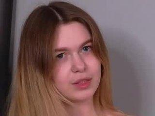 courtney_thomas 18 y. o. teen cam girl plays with her tight pussy