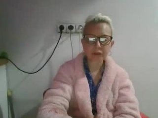 freediana 0 y. o. sex toy is the best friend for this cam babe